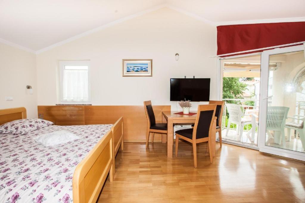 B&B Pansion Vago Malinska Exterior photo