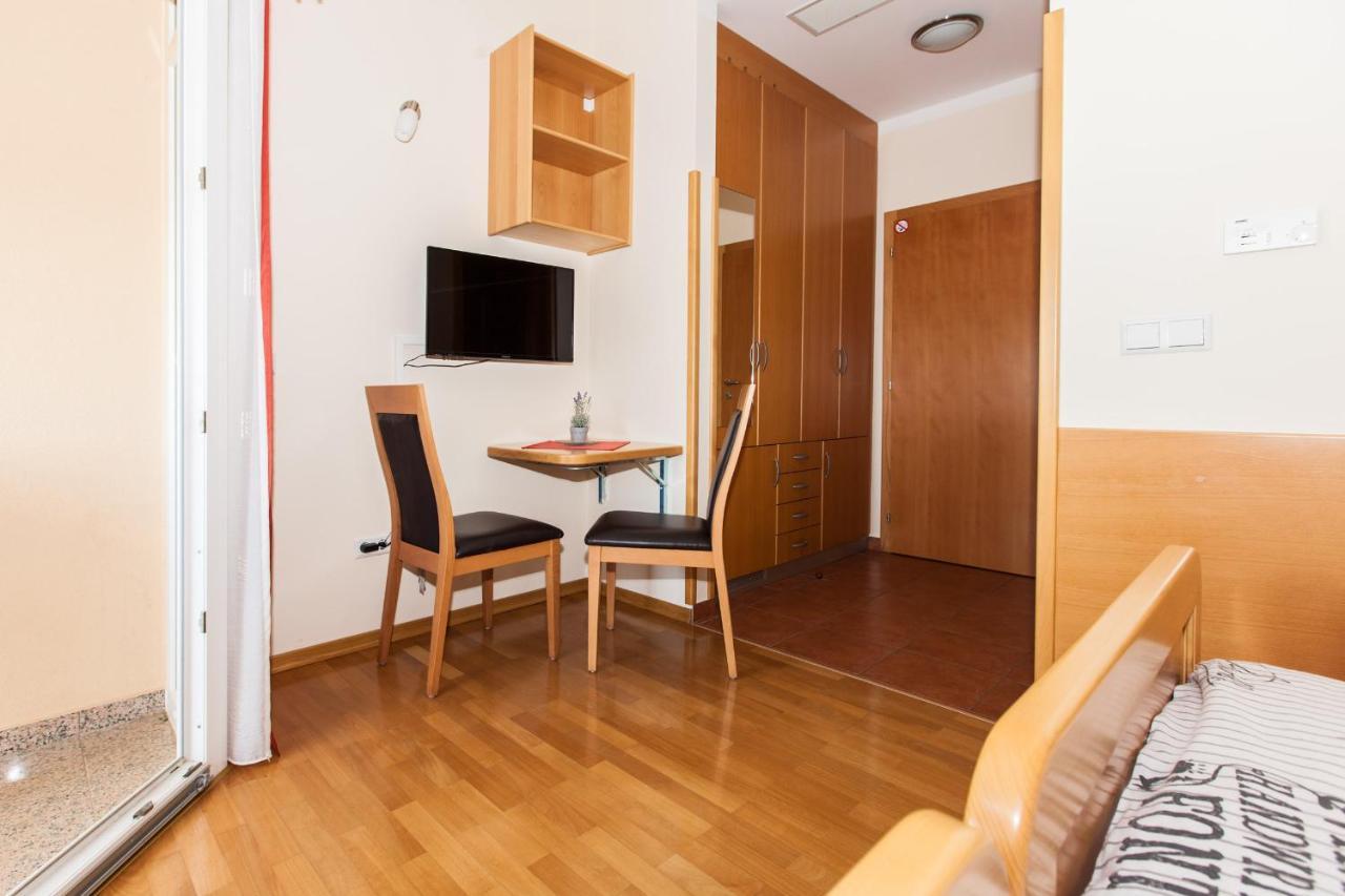 B&B Pansion Vago Malinska Exterior photo