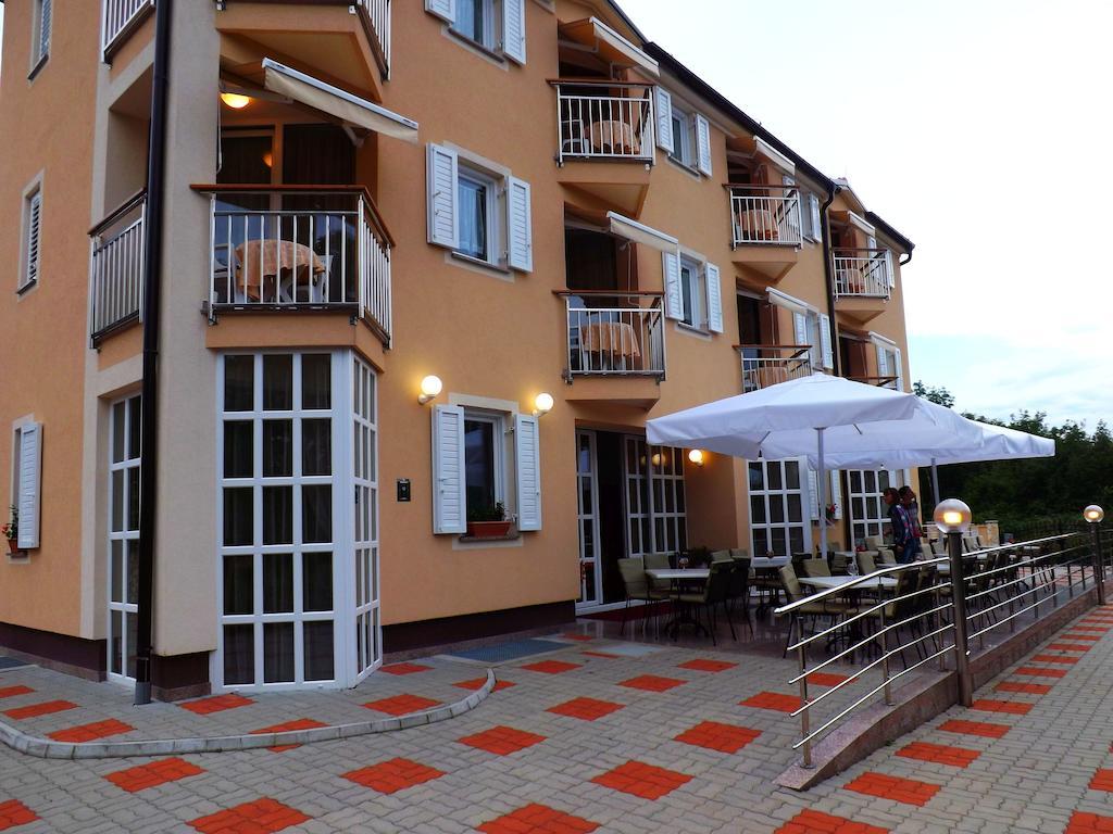 B&B Pansion Vago Malinska Exterior photo